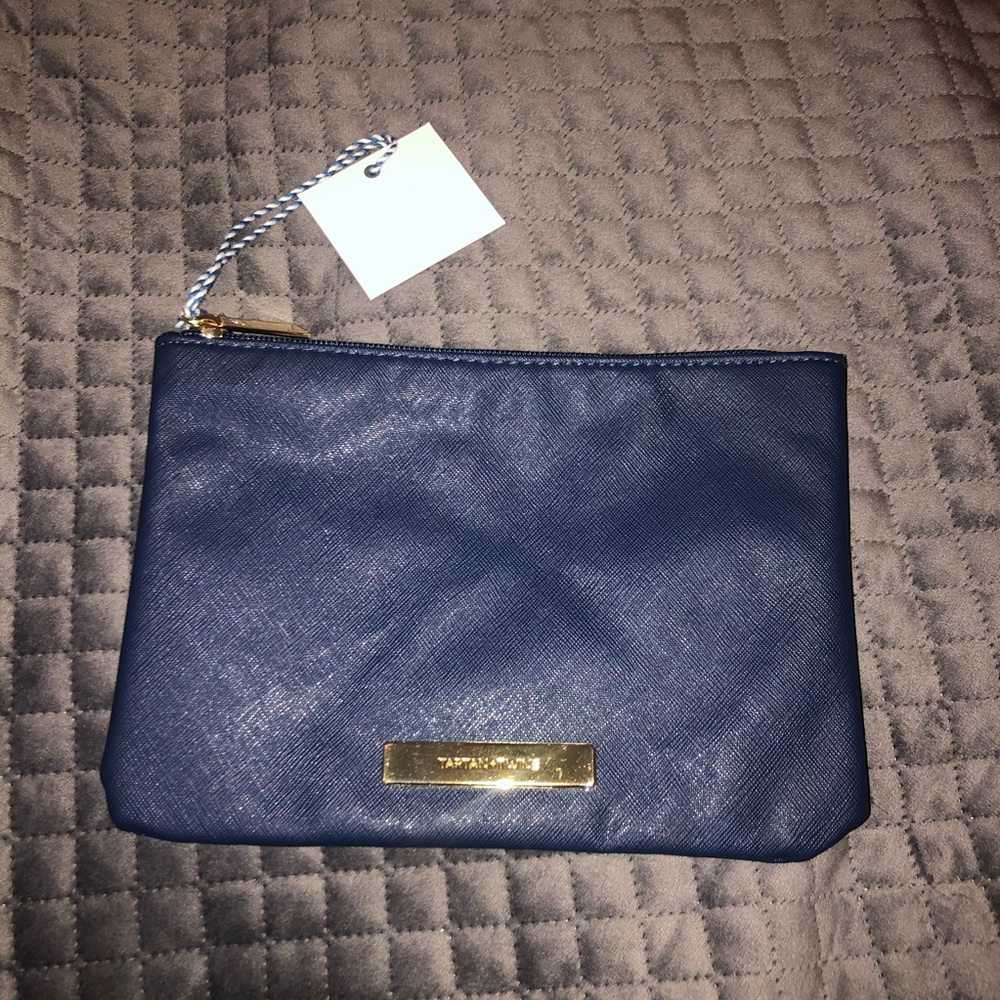 T&T travel pouch